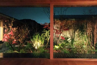 木を植える事